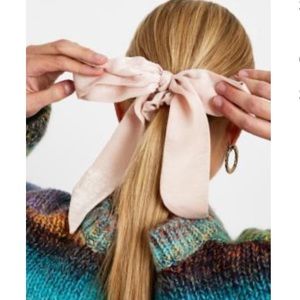 pink silk bow scrunchie NWOT